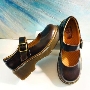 Retro vintage style platform leather shoes